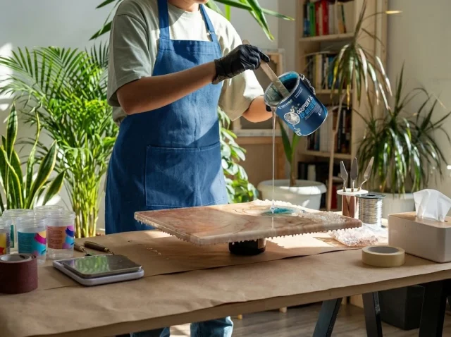 Why Do Epoxy Resin Castings Turn Yellow? Non-Yellowing Deep Pour Guide-bg2 Why Do Epoxy Resin Castings Turn Yellow? Non-Yellowing Deep Pour Guide-bg2